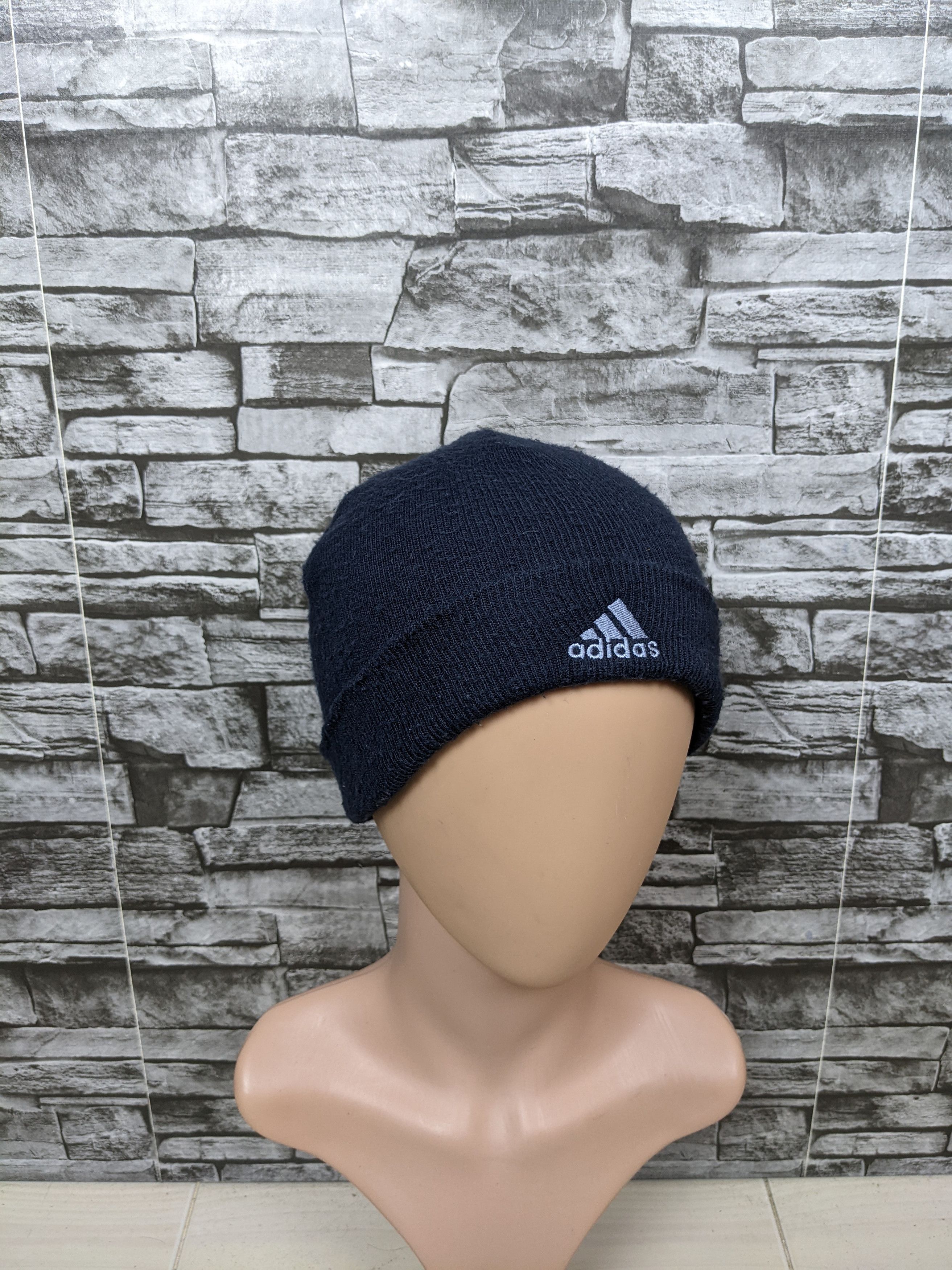 Adidas Vintage Adidas Plain Beanie Hat Cap Snowcap Size ONE SIZE - 1 Thumbnail
