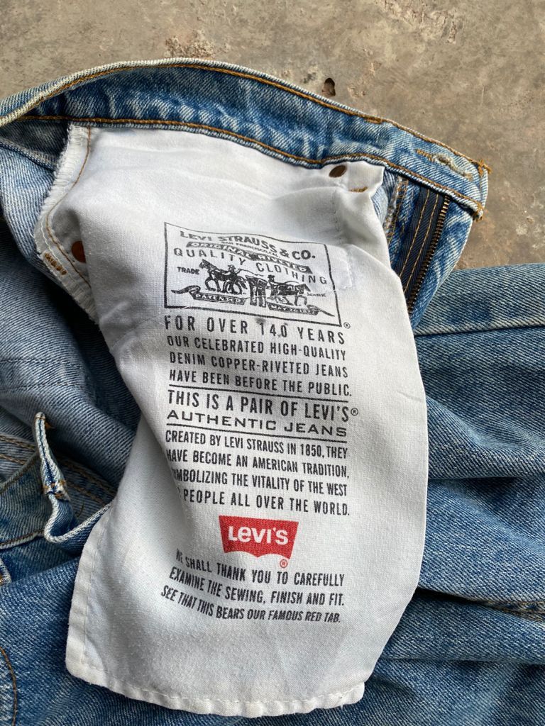 Levi's × Vintage Vintage 90s Light Wash Levi's 505 Jeans Rusty Dirty Effect Size US 31 - 9 Thumbnail