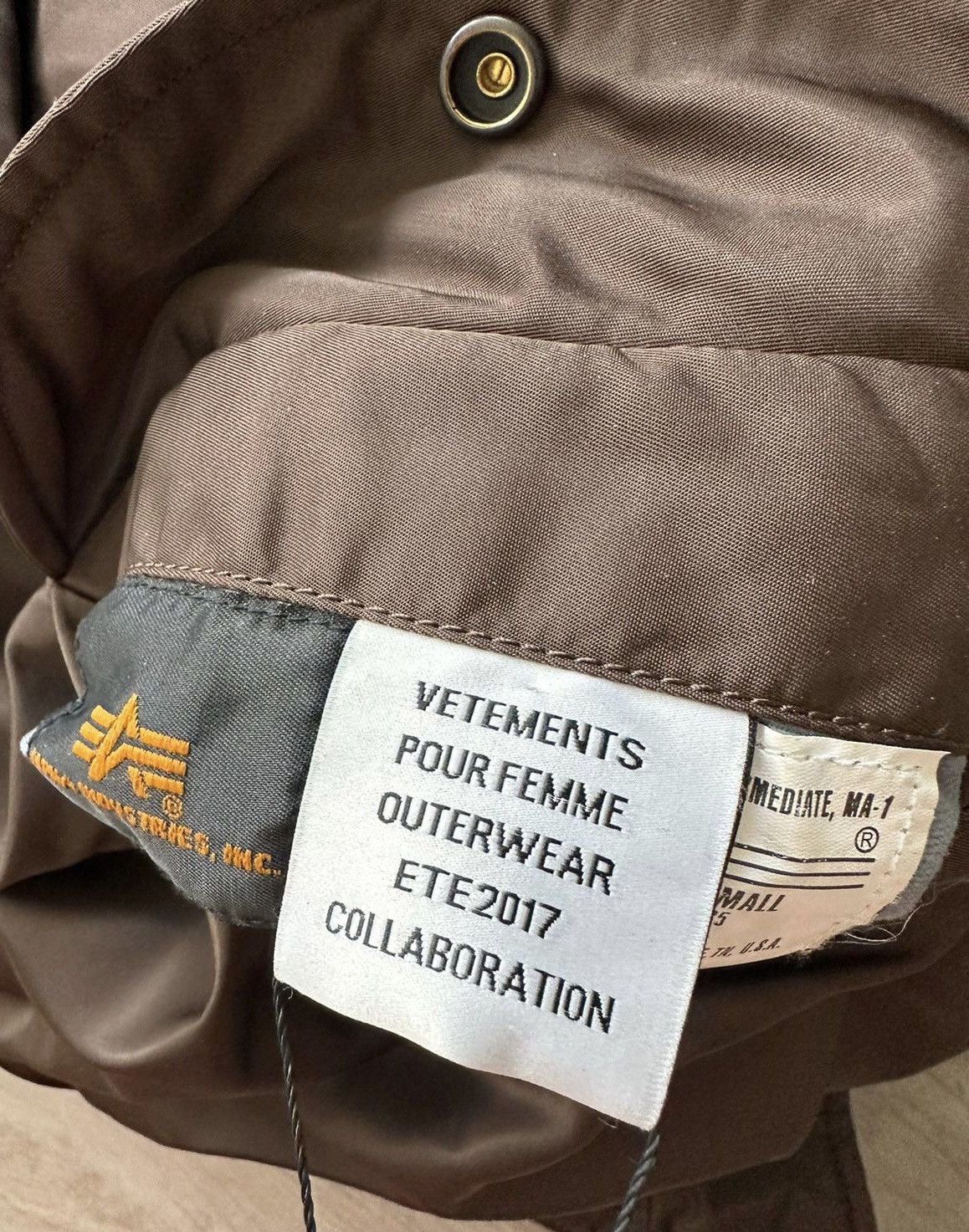 Vetements SS17 Reversible Bomber Jacket Size US S / EU 44-46 / 1 - 8 Thumbnail