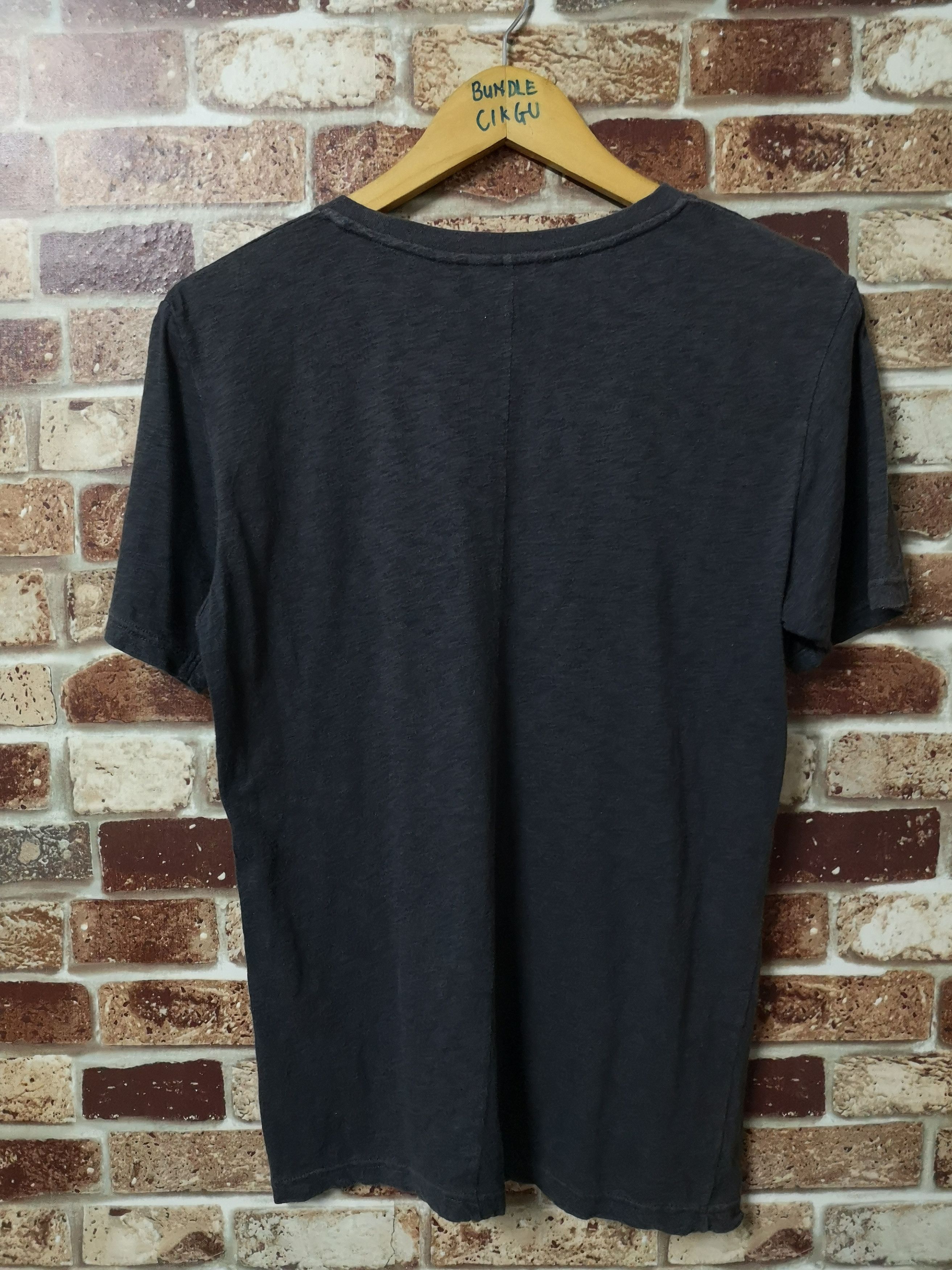Jun Takahashi Uniqlo Undercover Big Logo Tee Size US S / EU 44-46 / 1 - 3 Thumbnail