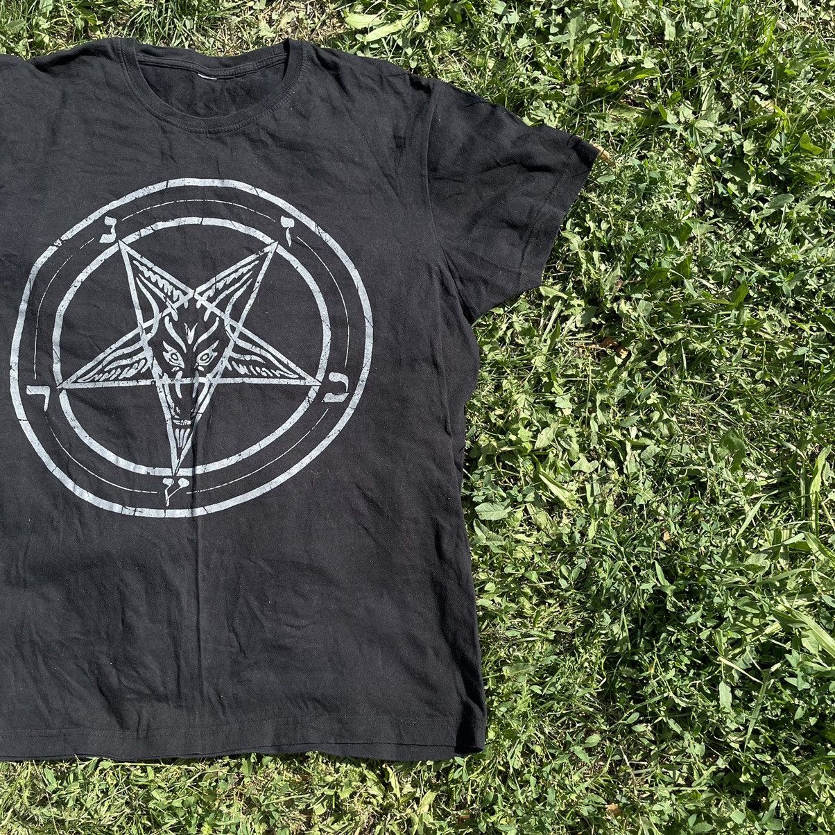 Vintage Vintage Y2K Pentagram Graphic Tee Dark Punk Streetwear M Size US M / EU 48-50 / 2 - 2 Thumbnail