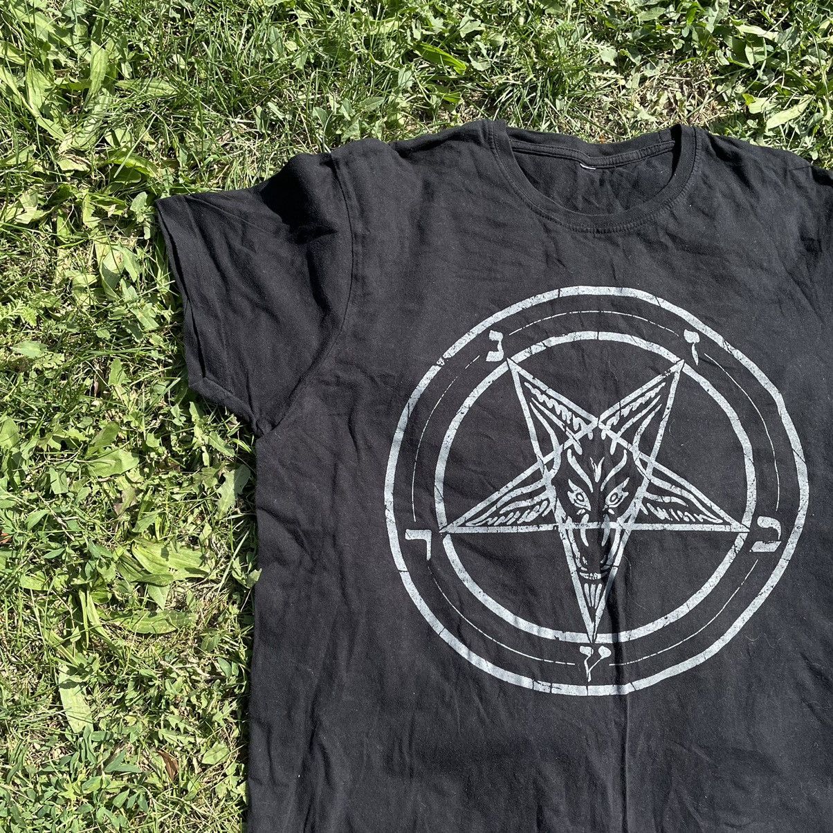 Vintage Vintage Y2K Pentagram Graphic Tee Dark Punk Streetwear M Size US M / EU 48-50 / 2 - 3 Thumbnail