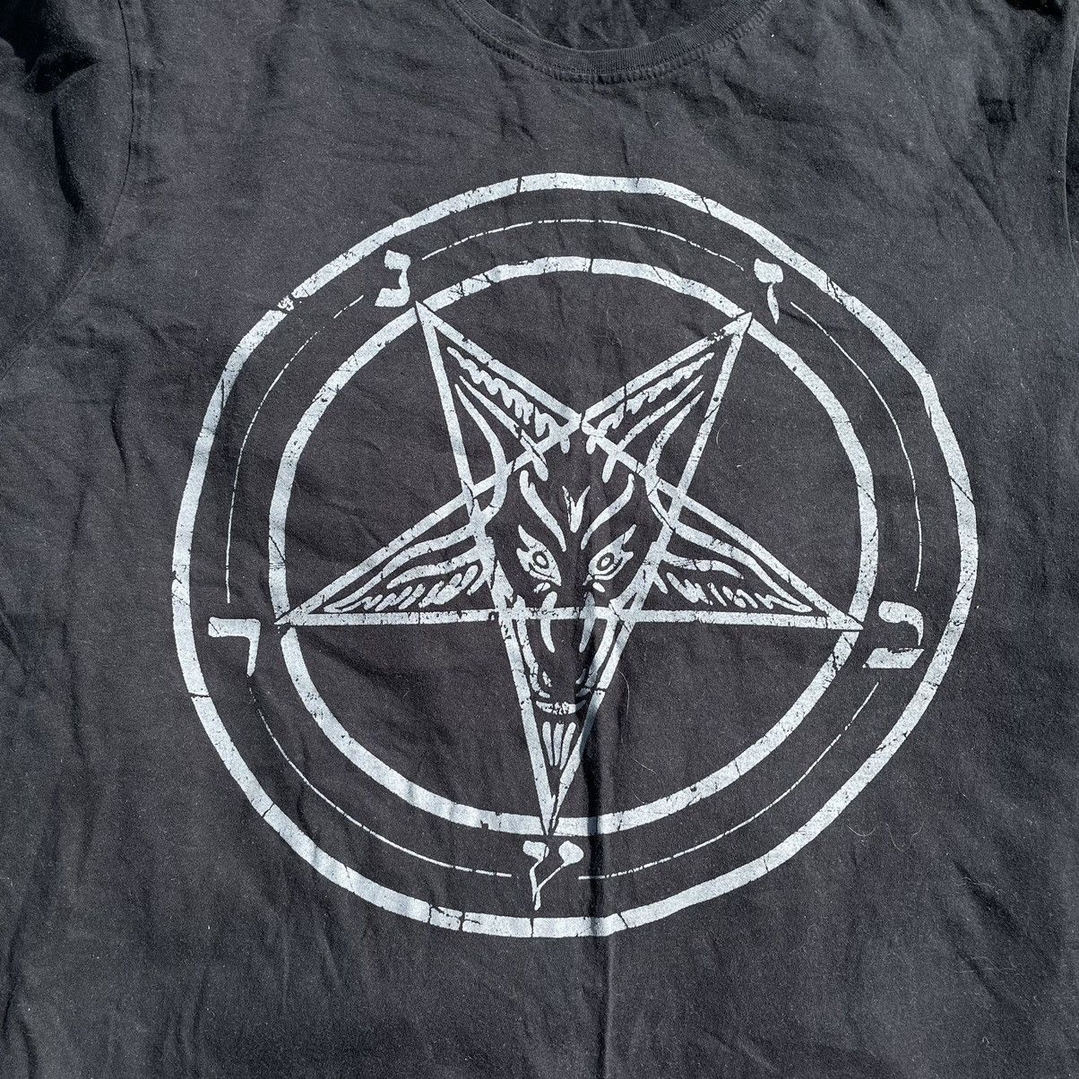 Vintage Vintage Y2K Pentagram Graphic Tee Dark Punk Streetwear M Size US M / EU 48-50 / 2 - 4 Thumbnail