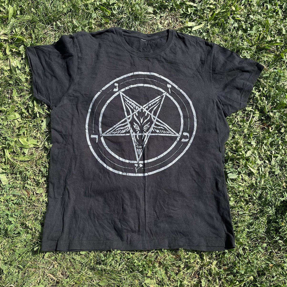 Vintage Vintage Y2K Pentagram Graphic Tee Dark Punk Streetwear M Size US M / EU 48-50 / 2 - 1 Thumbnail