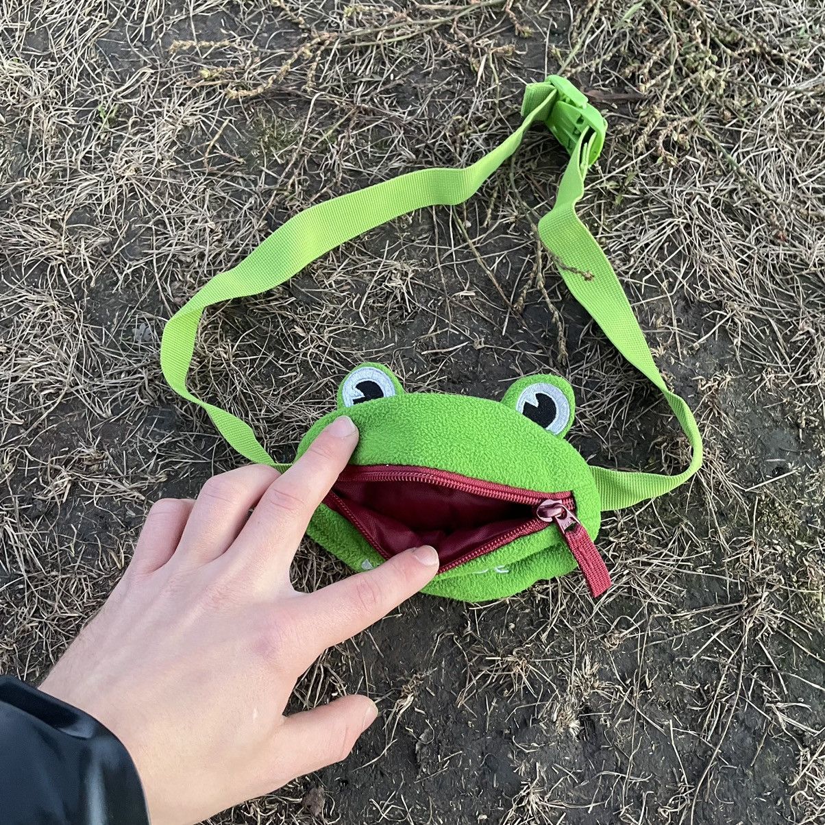 Japanese Brand Vintage Y2K Frog Crossbody Bag With Pockets Streetwear Size ONE SIZE - 4 Thumbnail