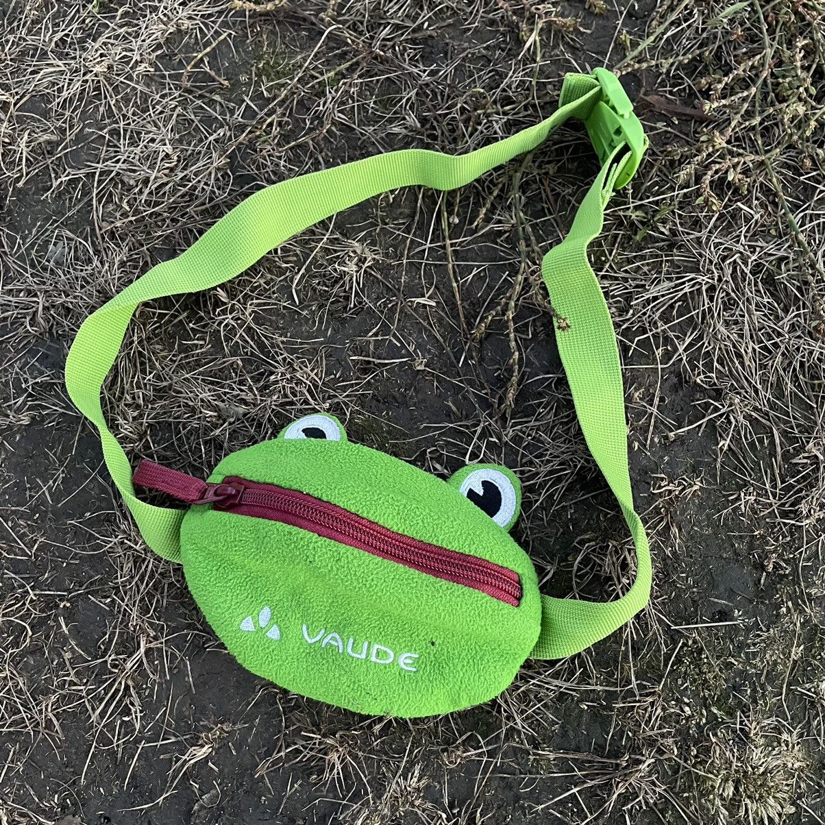 Japanese Brand Vintage Y2K Frog Crossbody Bag With Pockets Streetwear Size ONE SIZE - 1 Thumbnail