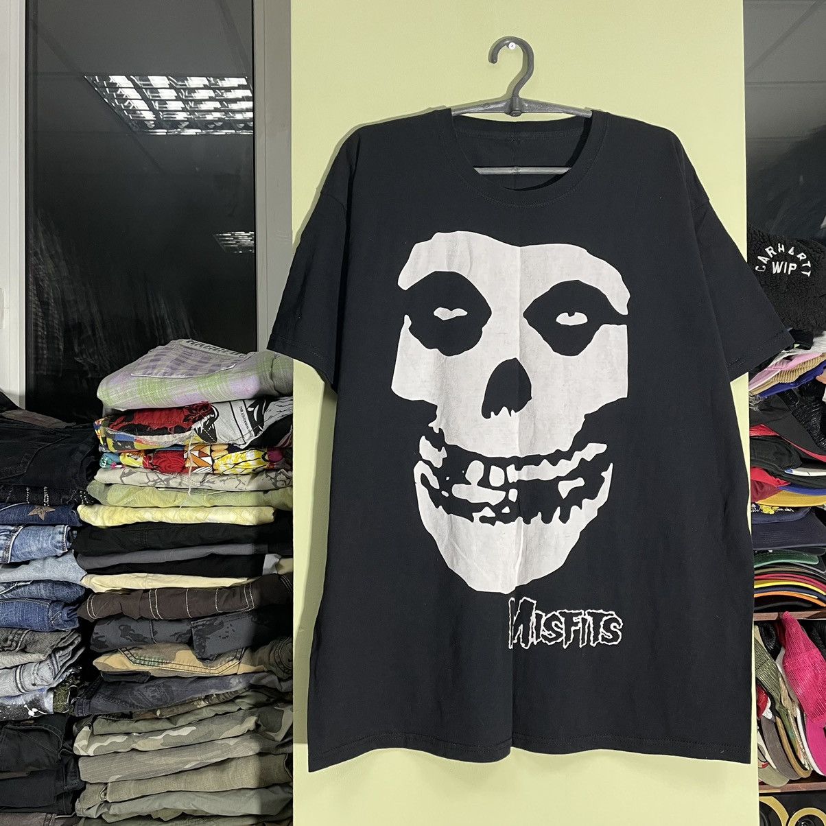 Vintage Vintage Y2K Misfits Graphic Tee Skull Horror Punk Streetwear Size US XL / EU 56 / 4 - 4 Thumbnail