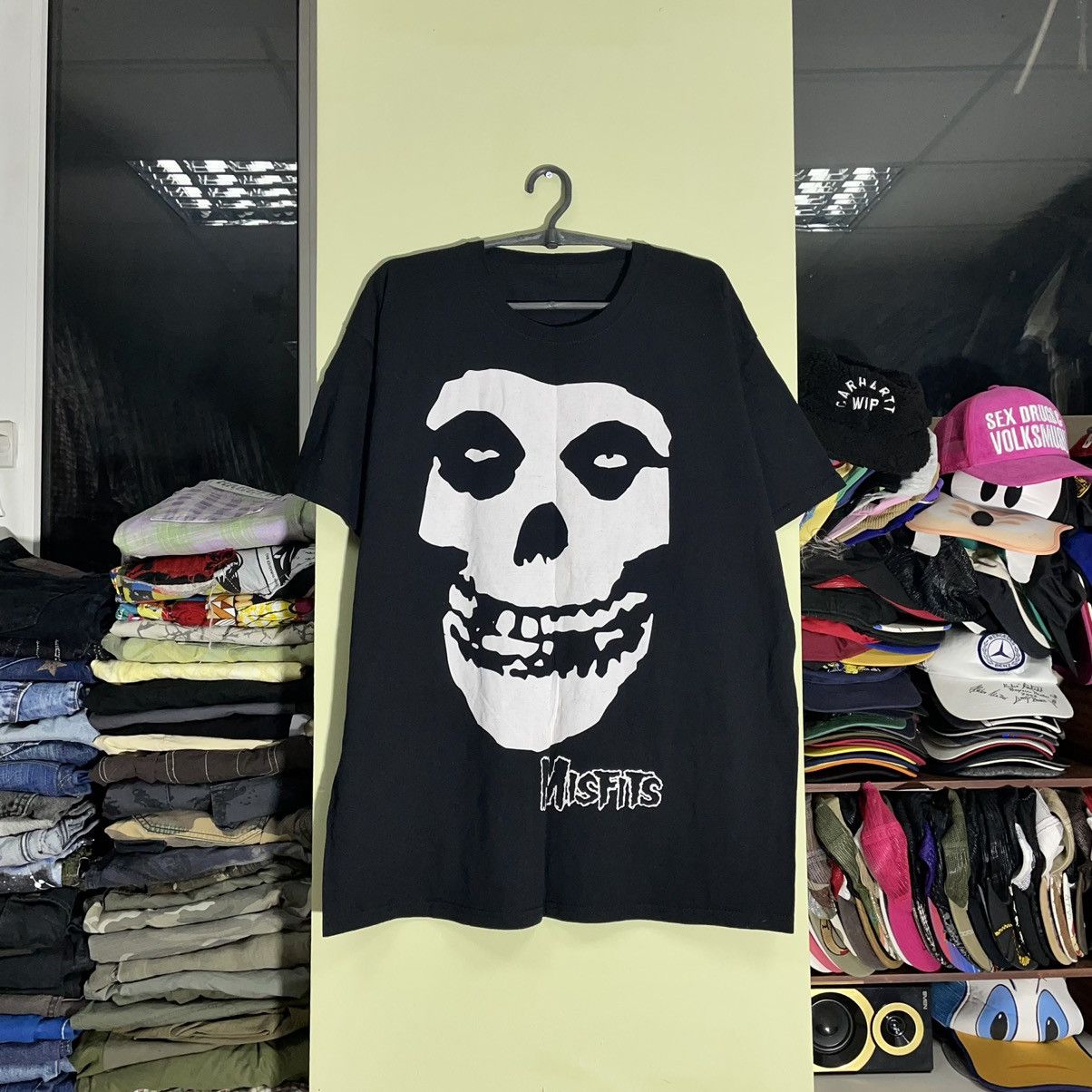 Vintage Vintage Y2K Misfits Graphic Tee Skull Horror Punk Streetwear Size US XL / EU 56 / 4 - 1 Thumbnail