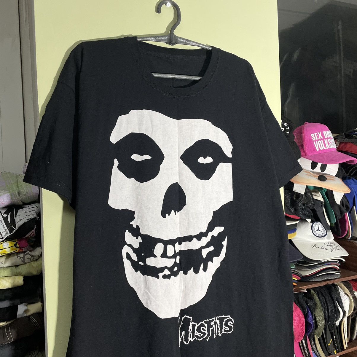 Vintage Vintage Y2K Misfits Graphic Tee Skull Horror Punk Streetwear Size US XL / EU 56 / 4 - 2 Thumbnail