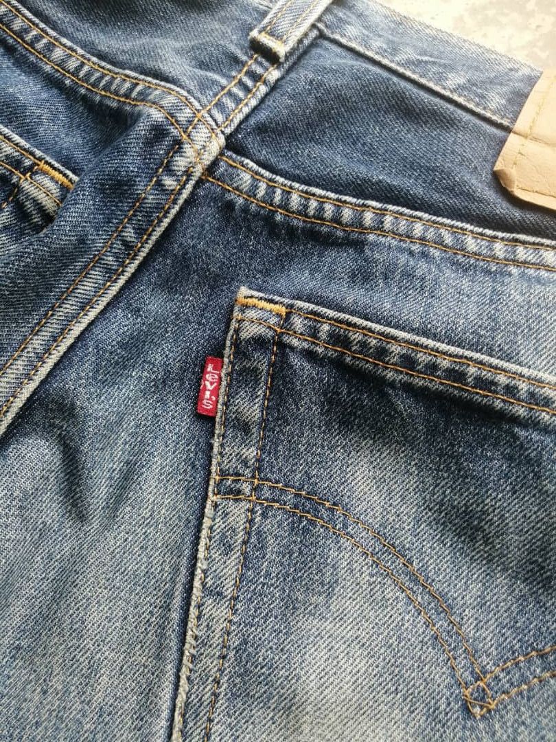 Levi's 90s Vintage Light Wash Levi’s 501 Distressed Denim 30x32 Size US 30 / EU 46 - 13 Thumbnail