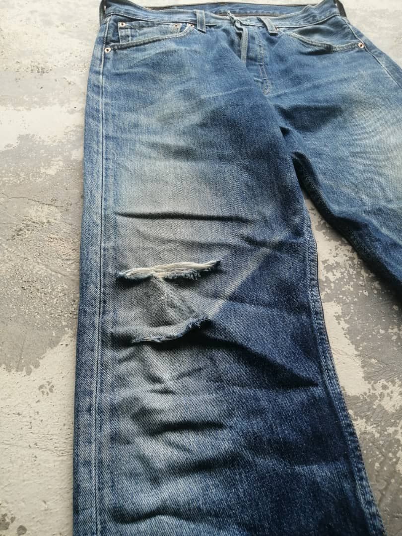 Levi's 90s Vintage Light Wash Levi’s 501 Distressed Denim 30x32 Size US 30 / EU 46 - 4 Thumbnail