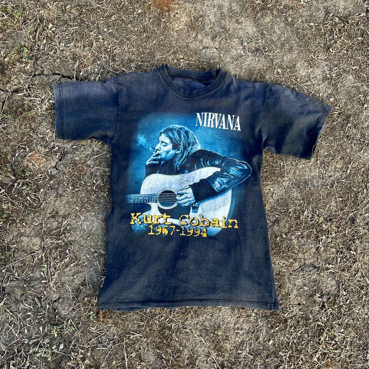Vintage Vintage 90s Sun Faded Nirvana Band Graphic Tee Grunge Slim M Size US M / EU 48-50 / 2 - 1 Thumbnail