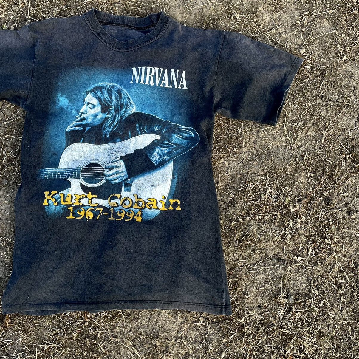 Vintage Vintage 90s Sun Faded Nirvana Band Graphic Tee Grunge Slim M Size US M / EU 48-50 / 2 - 3 Thumbnail