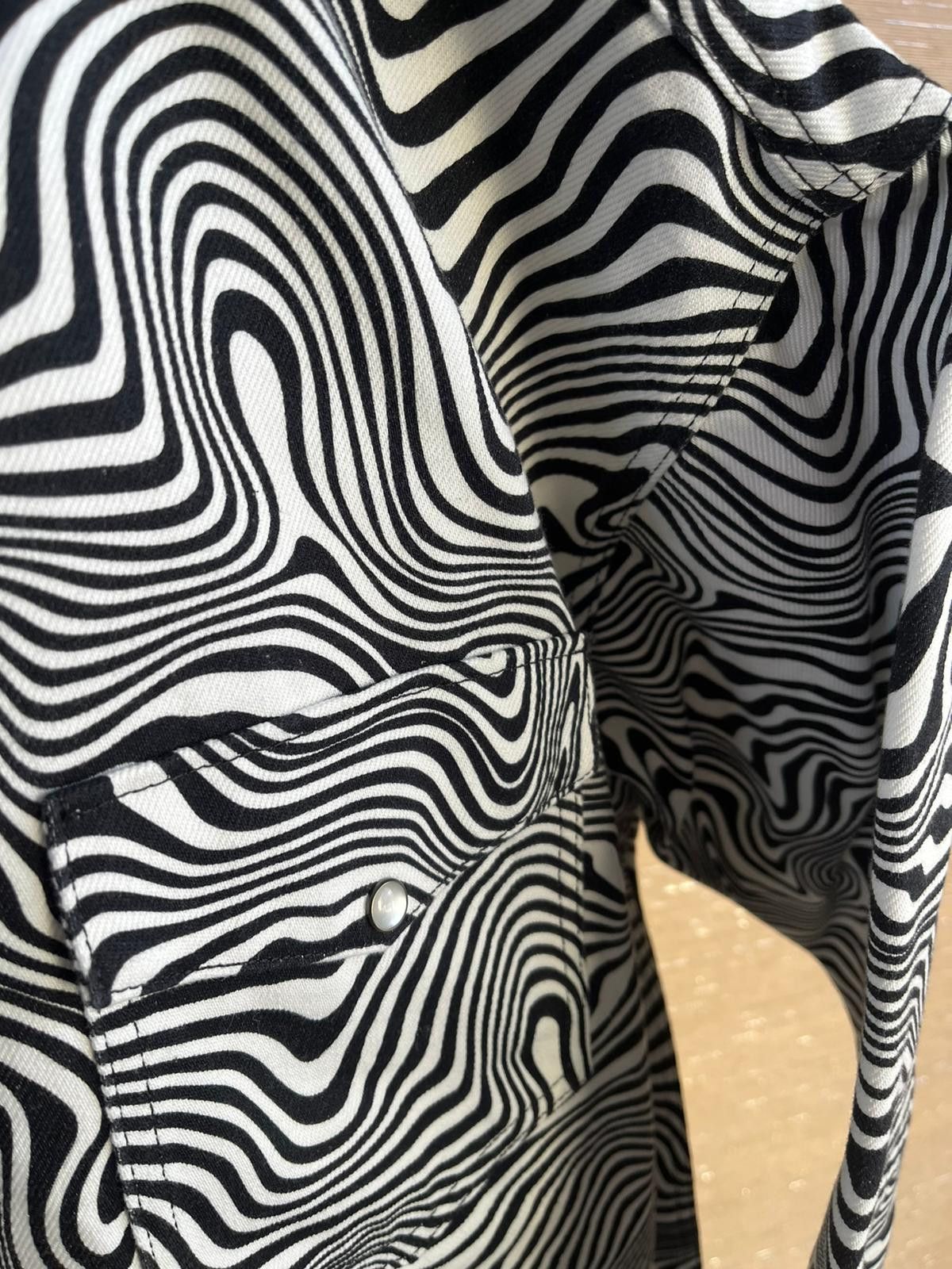 Vetements Heavy Zebra Button Up Shirt in Black & White Size US XS / EU 42 / 0 - 10 Thumbnail