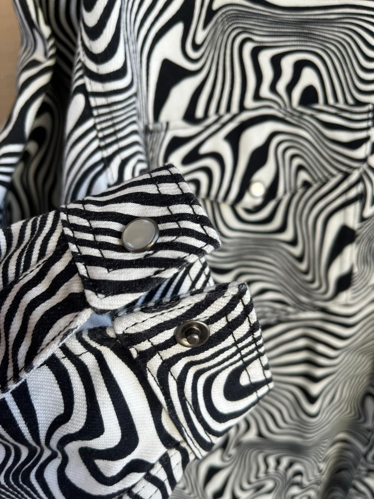 Vetements Heavy Zebra Button Up Shirt in Black & White Size US XS / EU 42 / 0 - 6 Thumbnail