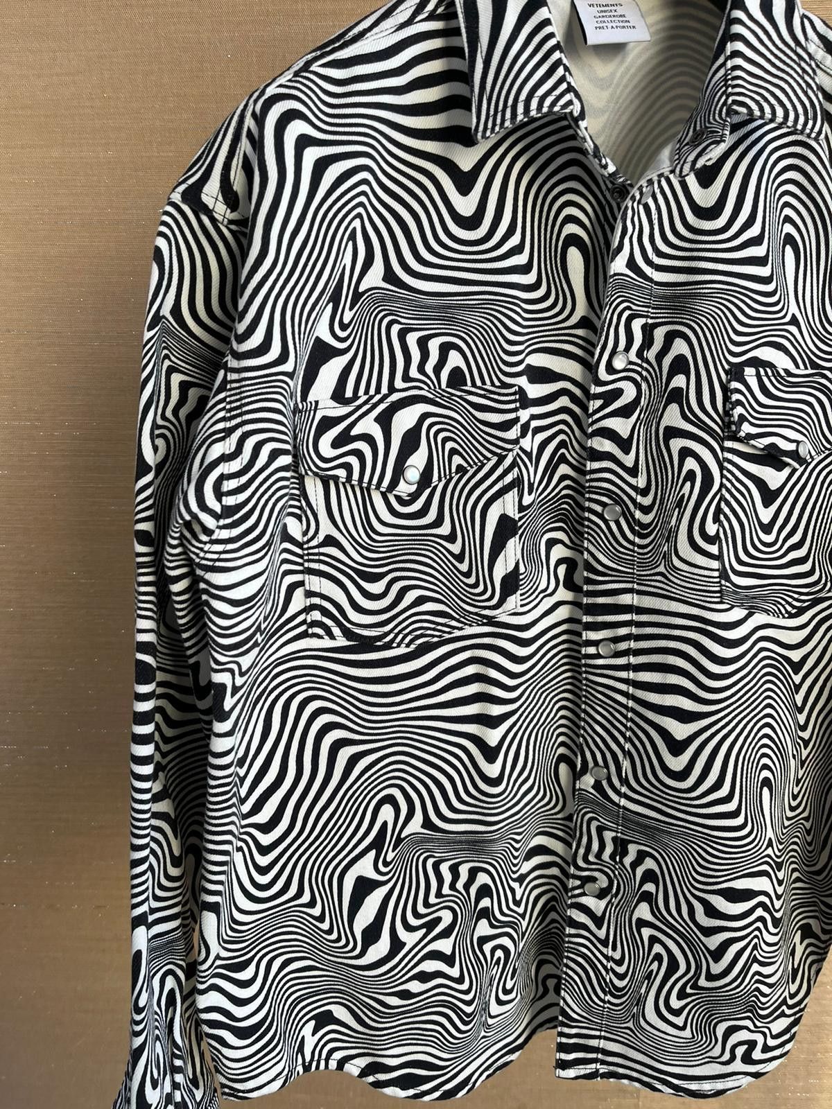 Vetements Heavy Zebra Button Up Shirt in Black & White Size US XS / EU 42 / 0 - 3 Thumbnail