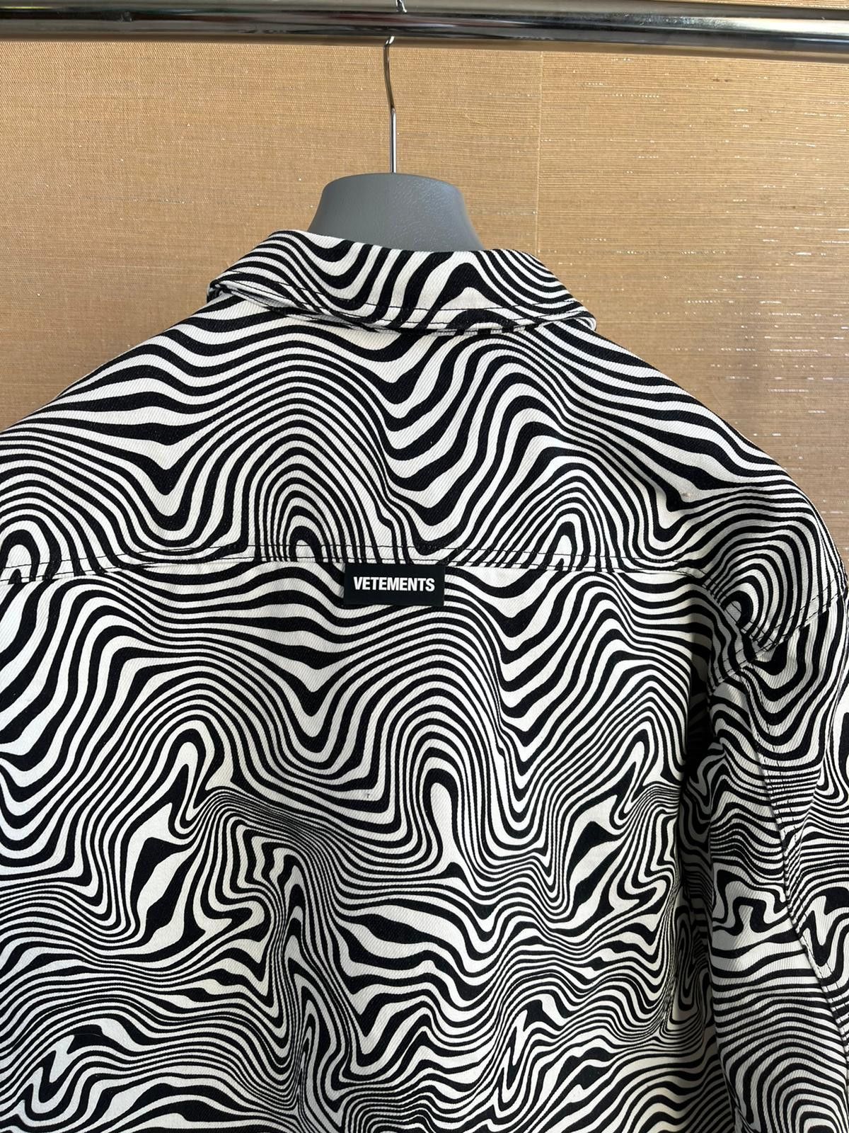 Vetements Heavy Zebra Button Up Shirt in Black & White Size US XS / EU 42 / 0 - 14 Thumbnail