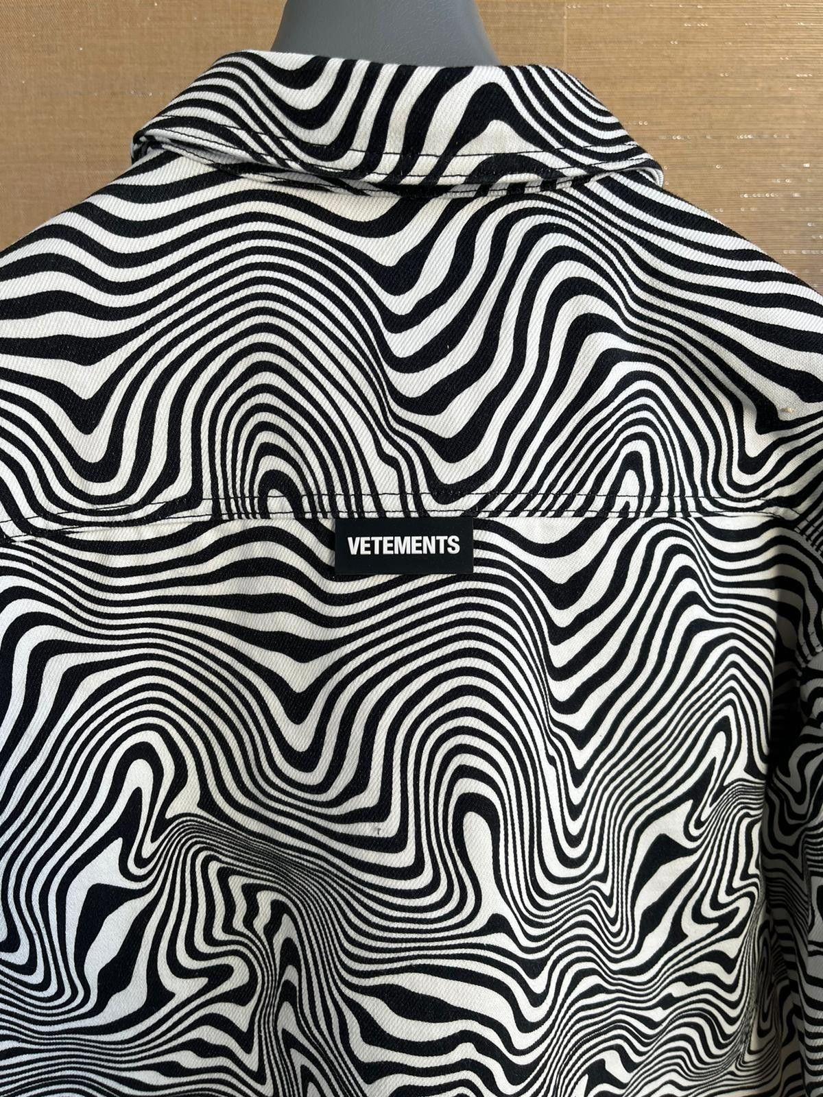 Vetements Heavy Zebra Button Up Shirt in Black & White Size US XS / EU 42 / 0 - 13 Thumbnail
