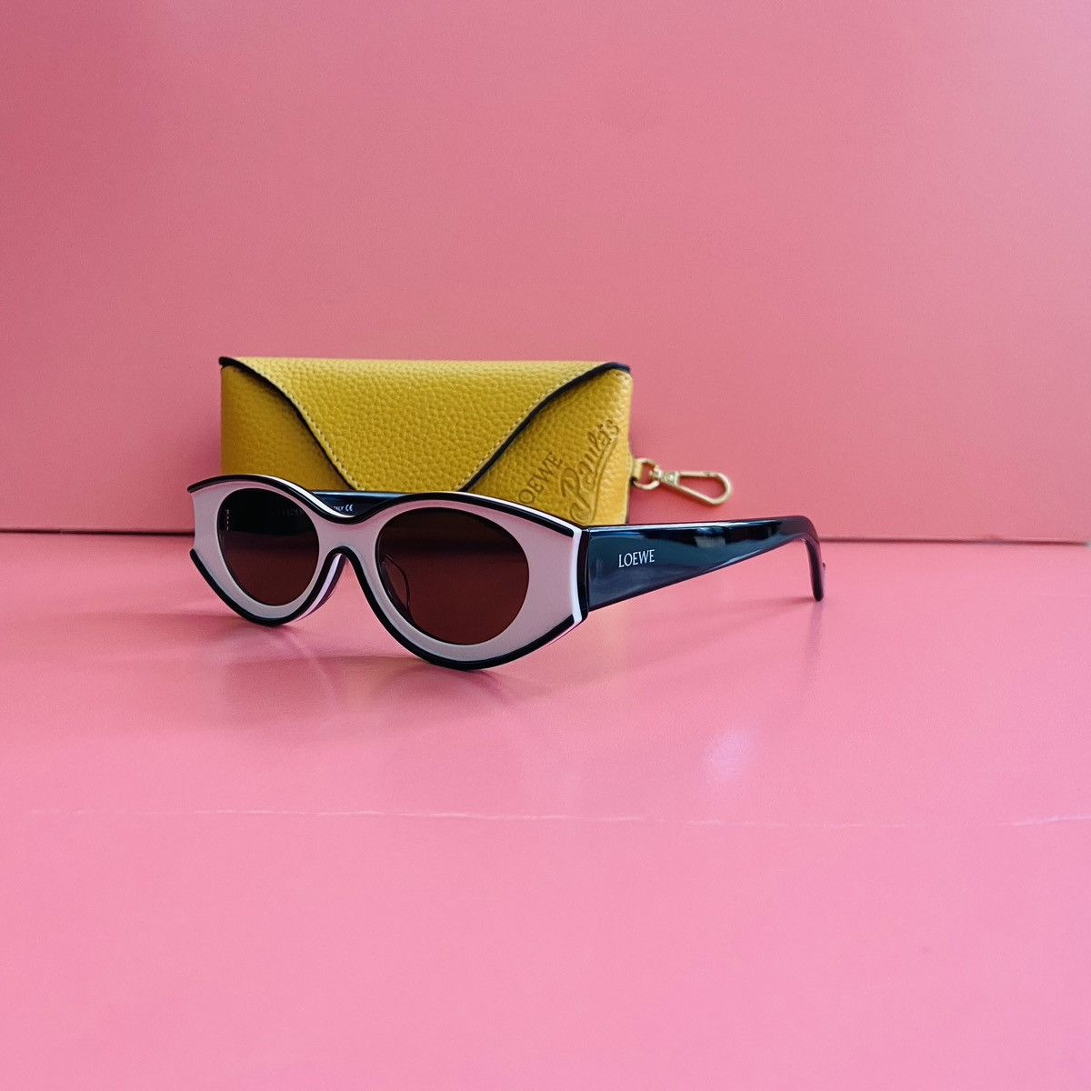 Loewe Loewe Paula Ibiza chunky cat eye white black Loewe Loewe Paula Ibiza chunky cat eye white black