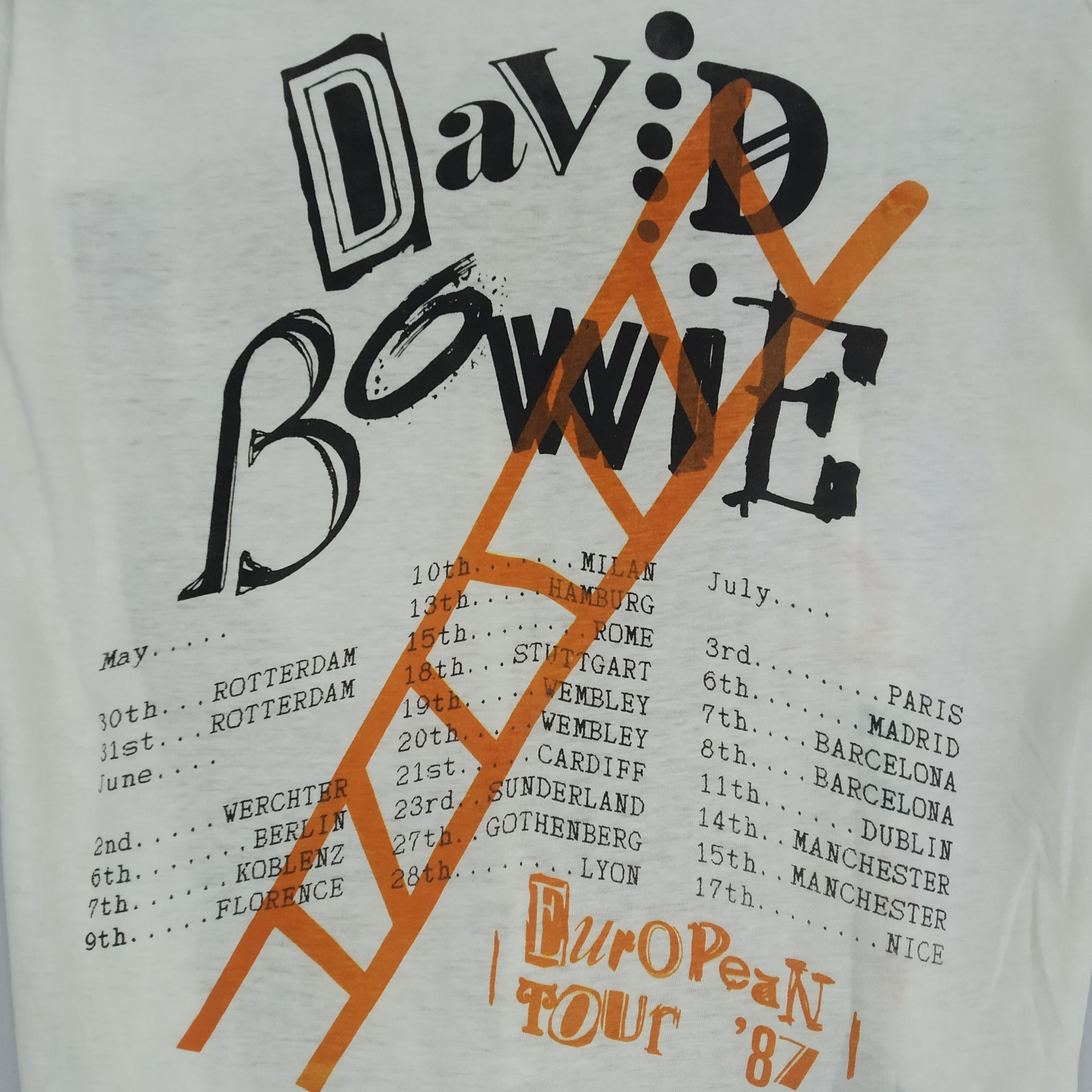 Band Tees Vintage OG 1980s David Bowie Europe Tour 87 Rock Shirt Size US M / EU 48-50 / 2 - 5 Thumbnail