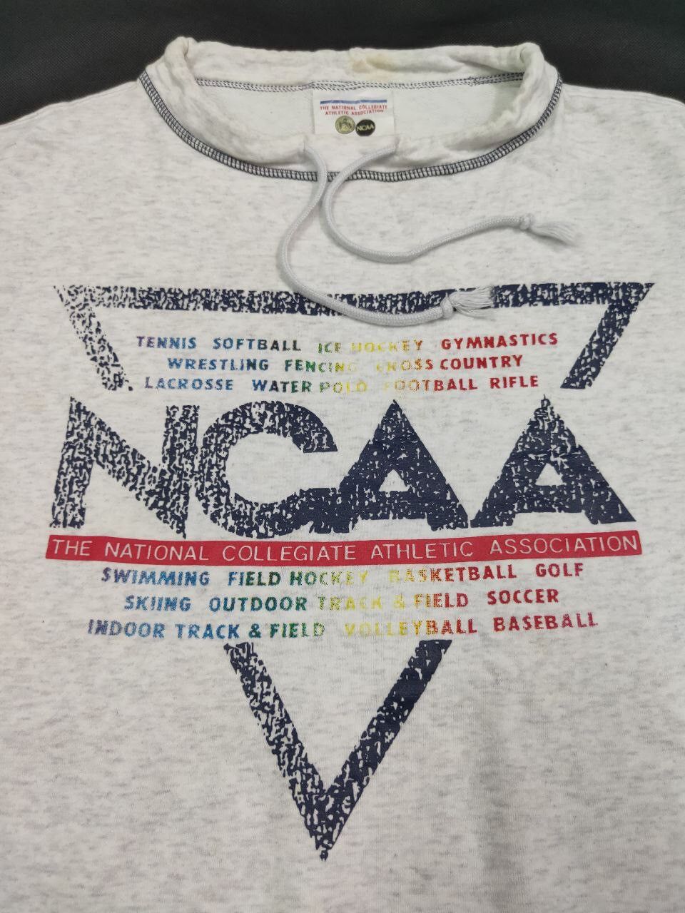 NCAA × Vintage VINTAGE NCAA COLLEGE BIG LOGO SWEATSHIRT BY DESCENTE JAPAN Size US L / EU 52-54 / 3 - 2 Thumbnail
