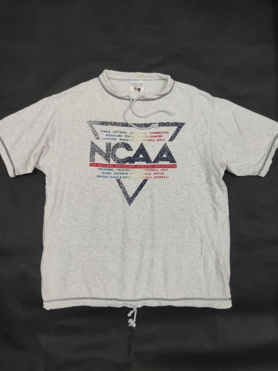 NCAA × Vintage VINTAGE NCAA COLLEGE BIG LOGO SWEATSHIRT BY DESCENTE JAPAN Size US L / EU 52-54 / 3 - 1 Thumbnail