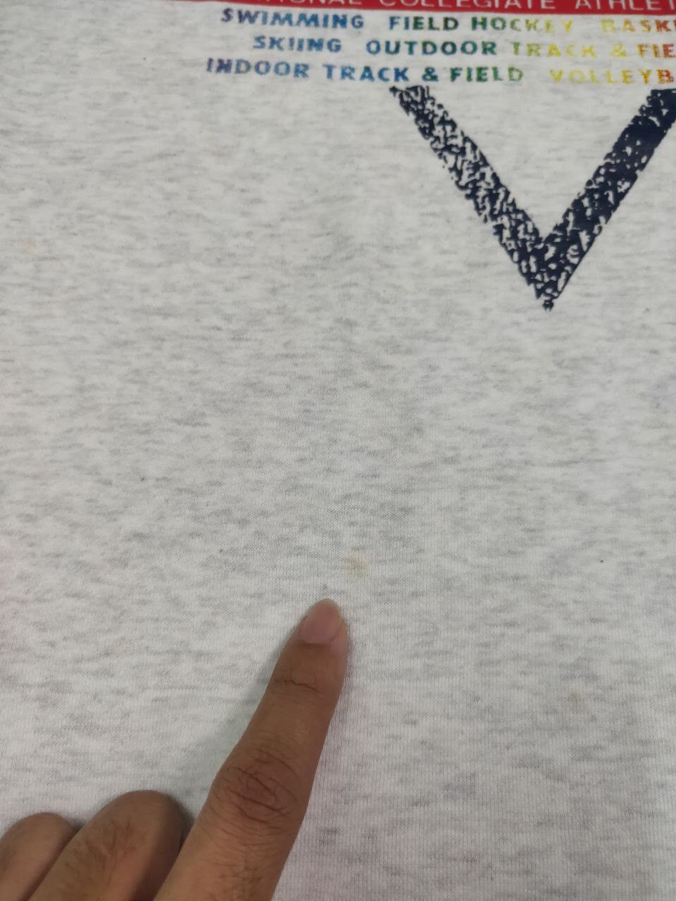 NCAA × Vintage VINTAGE NCAA COLLEGE BIG LOGO SWEATSHIRT BY DESCENTE JAPAN Size US L / EU 52-54 / 3 - 7 Thumbnail