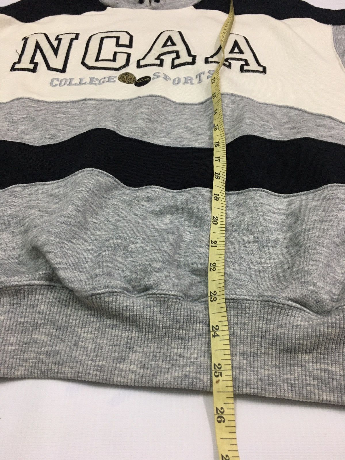 Descente × NCAA VINTAGE NCAA COLLEGE SPORT BIG LOGO EMBROIDERY HOODIE Size US M / EU 48-50 / 2 - 12 Thumbnail