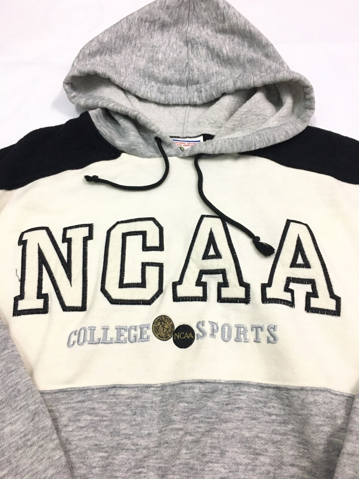Descente × NCAA VINTAGE NCAA COLLEGE SPORT BIG LOGO EMBROIDERY HOODIE Size US M / EU 48-50 / 2 - 2 Thumbnail