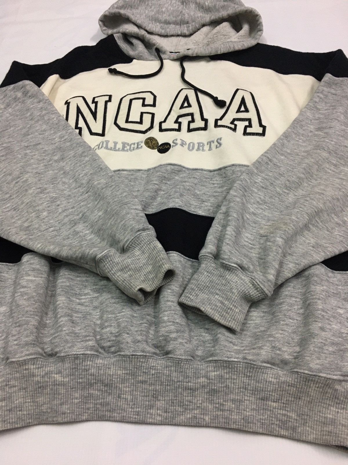 Descente × NCAA VINTAGE NCAA COLLEGE SPORT BIG LOGO EMBROIDERY HOODIE Size US M / EU 48-50 / 2 - 3 Thumbnail
