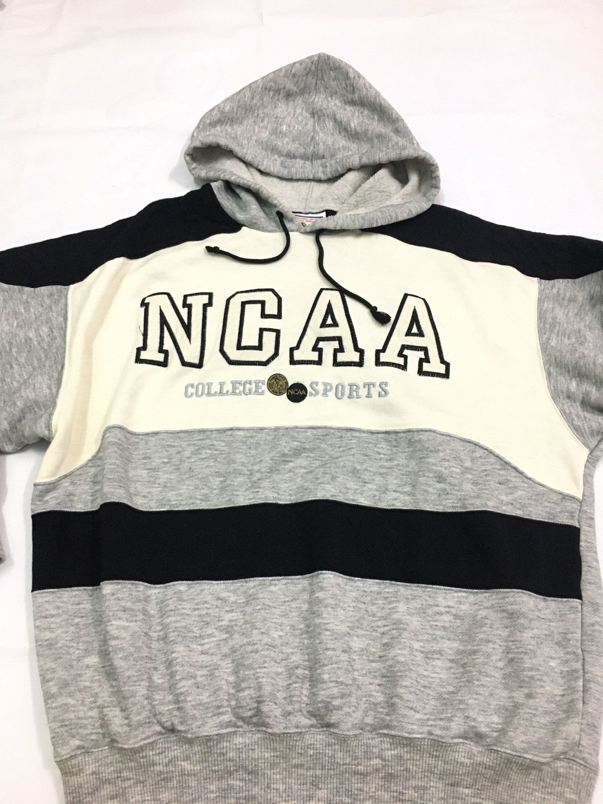 Descente × NCAA VINTAGE NCAA COLLEGE SPORT BIG LOGO EMBROIDERY HOODIE Size US M / EU 48-50 / 2 - 4 Thumbnail