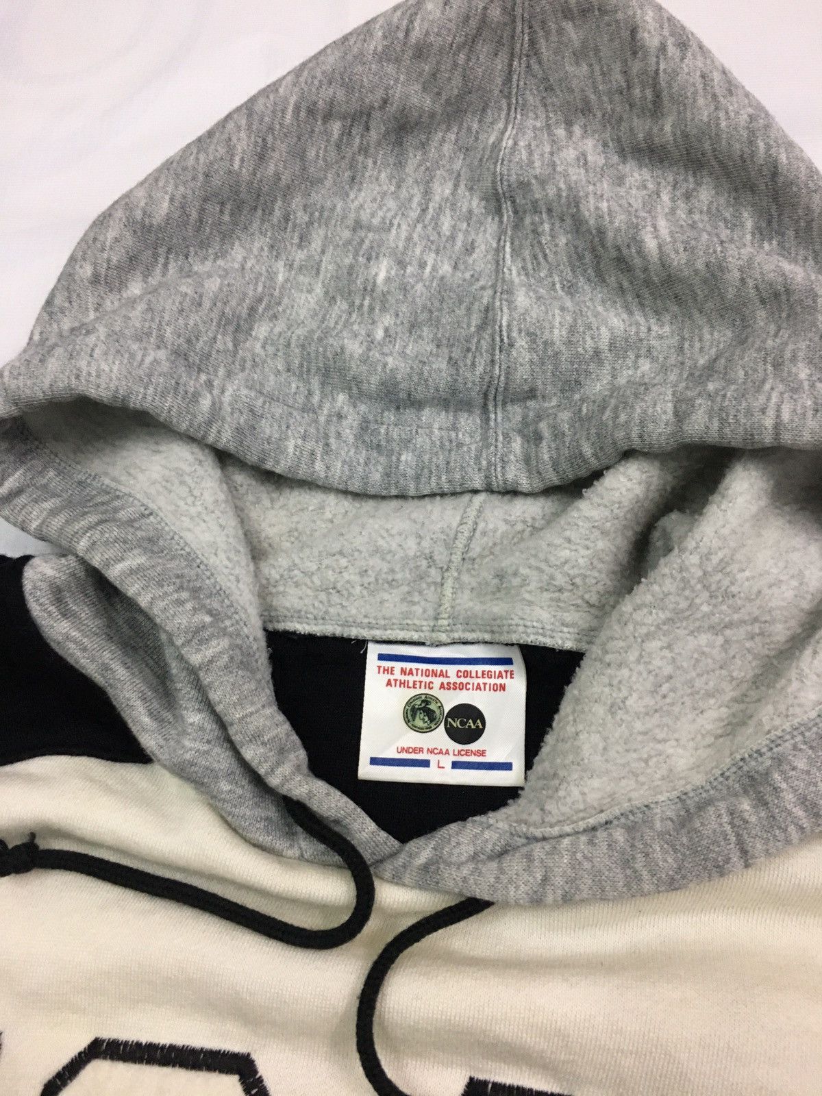 Descente × NCAA VINTAGE NCAA COLLEGE SPORT BIG LOGO EMBROIDERY HOODIE Size US M / EU 48-50 / 2 - 6 Thumbnail