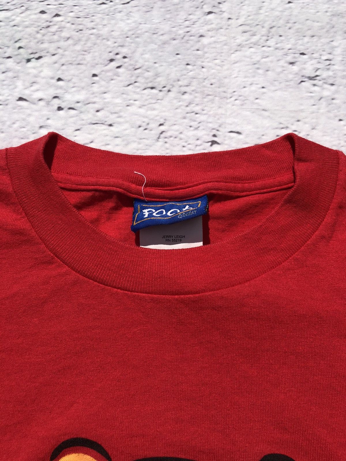 Cartoon Network Vintage 90s Winnie The Pooh Flowers Red Tee (Beauty Beast) Size US L / EU 52-54 / 3 - 6 Thumbnail