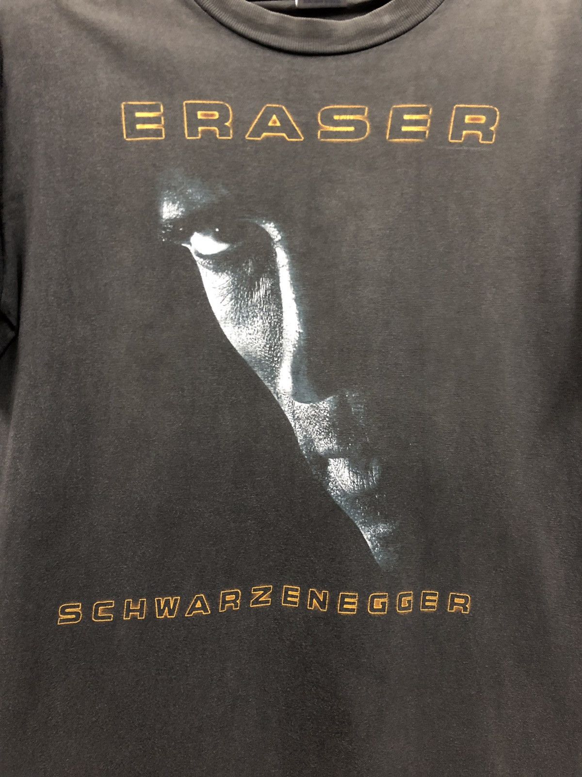 Vintage Vintage Movie 1996 ERASER- Arnold Schwazenegger t shirt 90s Size US M / EU 48-50 / 2 - 2 Thumbnail