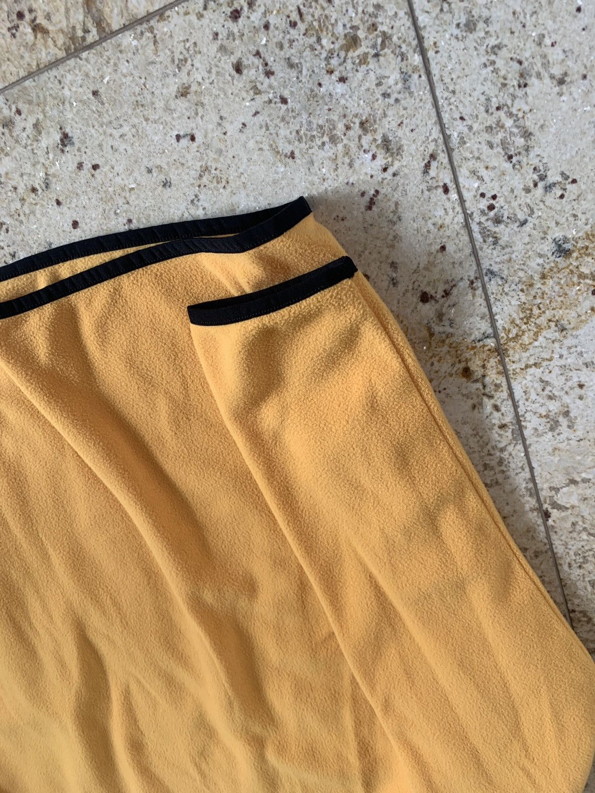 The North Face Pullover in Yellow & Black Size US L / EU 52-54 / 3 - 2 Thumbnail