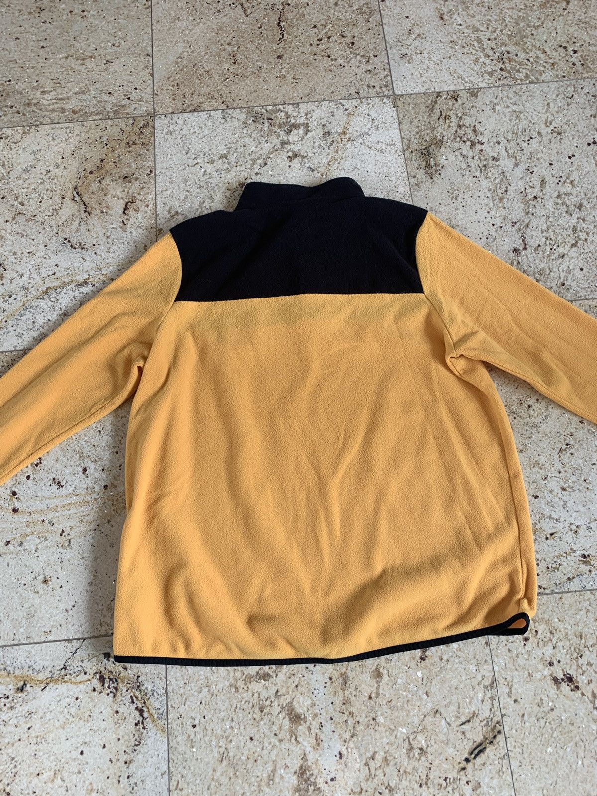 The North Face Pullover in Yellow & Black Size US L / EU 52-54 / 3 - 12 Thumbnail