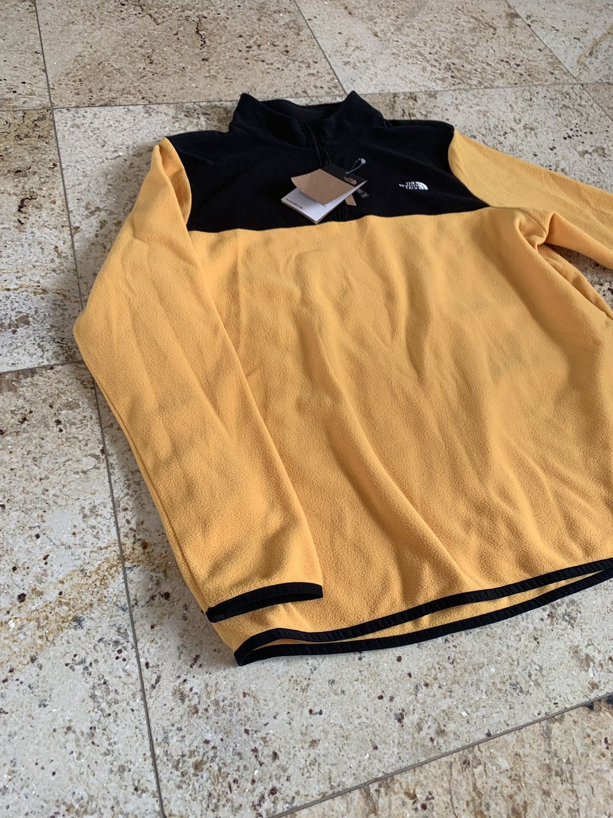 The North Face Pullover in Yellow & Black Size US L / EU 52-54 / 3 - 3 Thumbnail