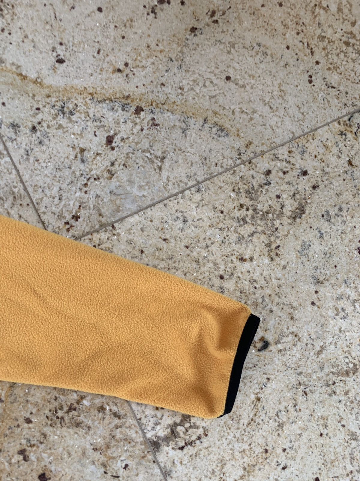 The North Face Pullover in Yellow & Black Size US L / EU 52-54 / 3 - 10 Thumbnail