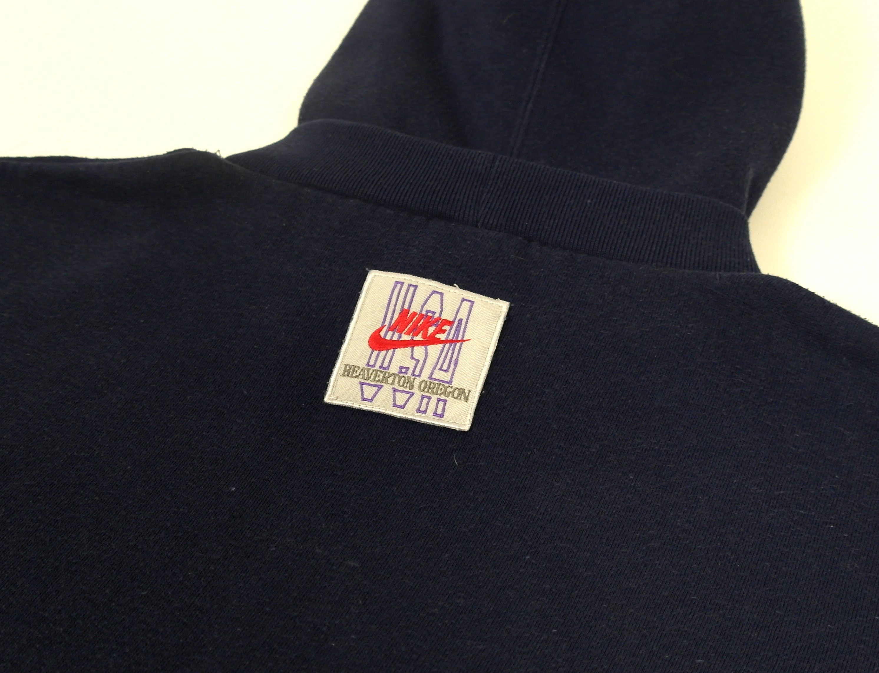 Nike Vintage Nike Beaverton Oregon Hoodie Men's L Dark Blue Size US L / EU 52-54 / 3 - 9 Thumbnail