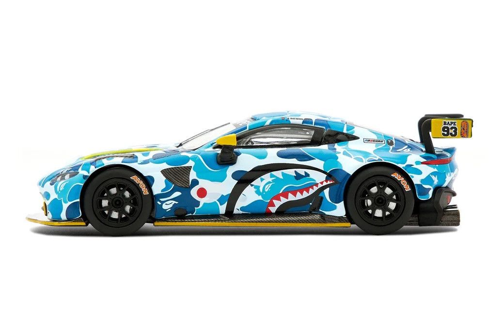 Bape Aston Martin GT3 1/64 Model Car