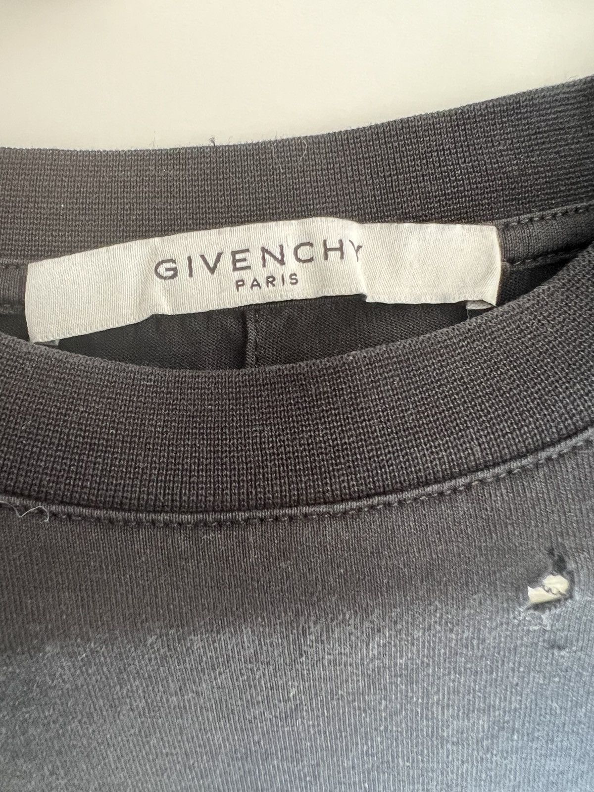 Givenchy Givenchy Distressed T Shirt Size US S / EU 44-46 / 1 - 4 Thumbnail