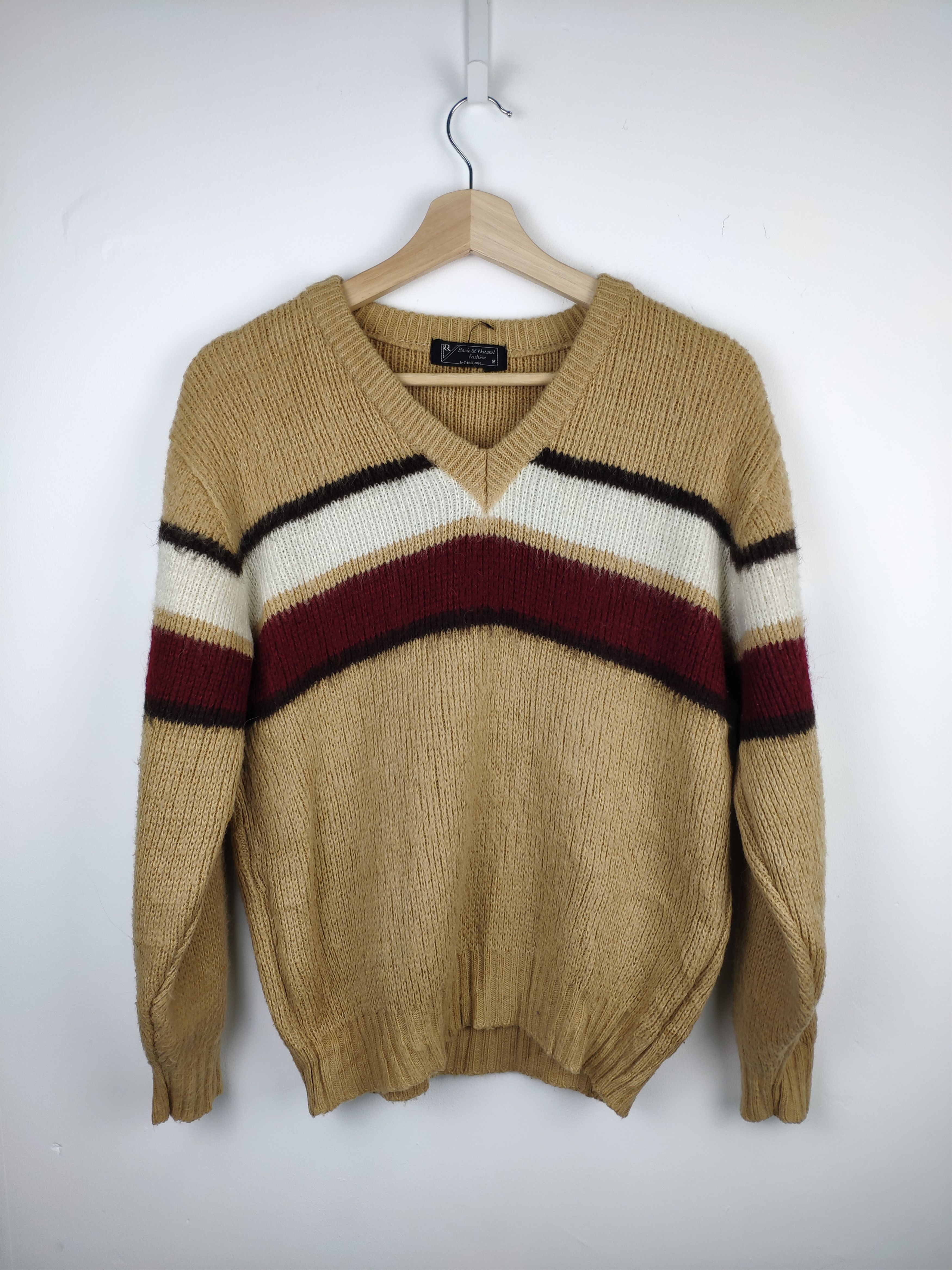 Aran Isles Knitwear × Japanese Brand × Vintage Steal 💥 Vintage Wool Knit Sweater V Neck Japanese Brand Size US S / EU 44-46 / 1 - 1 Thumbnail