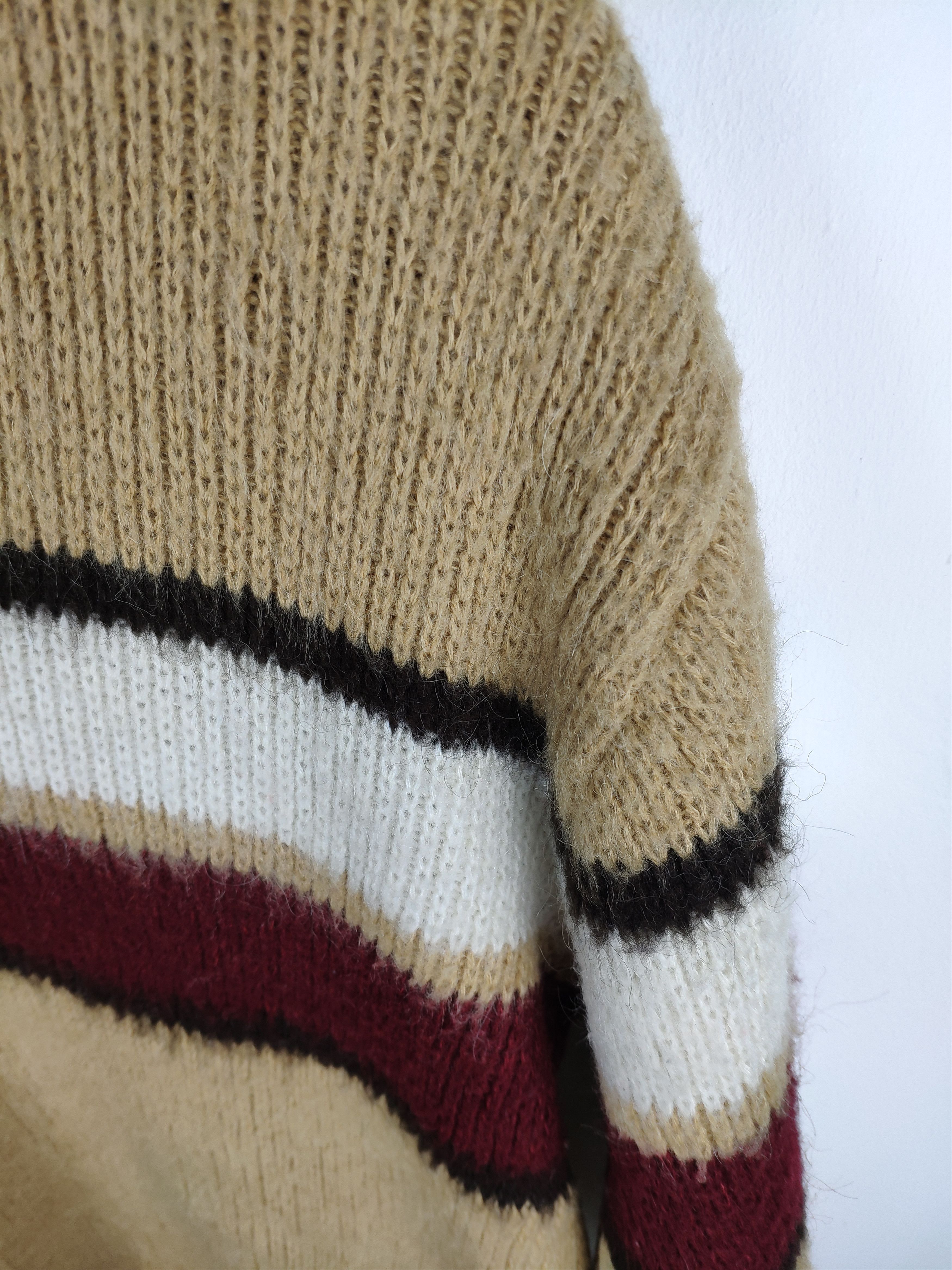 Aran Isles Knitwear × Japanese Brand × Vintage Steal 💥 Vintage Wool Knit Sweater V Neck Japanese Brand Size US S / EU 44-46 / 1 - 4 Thumbnail