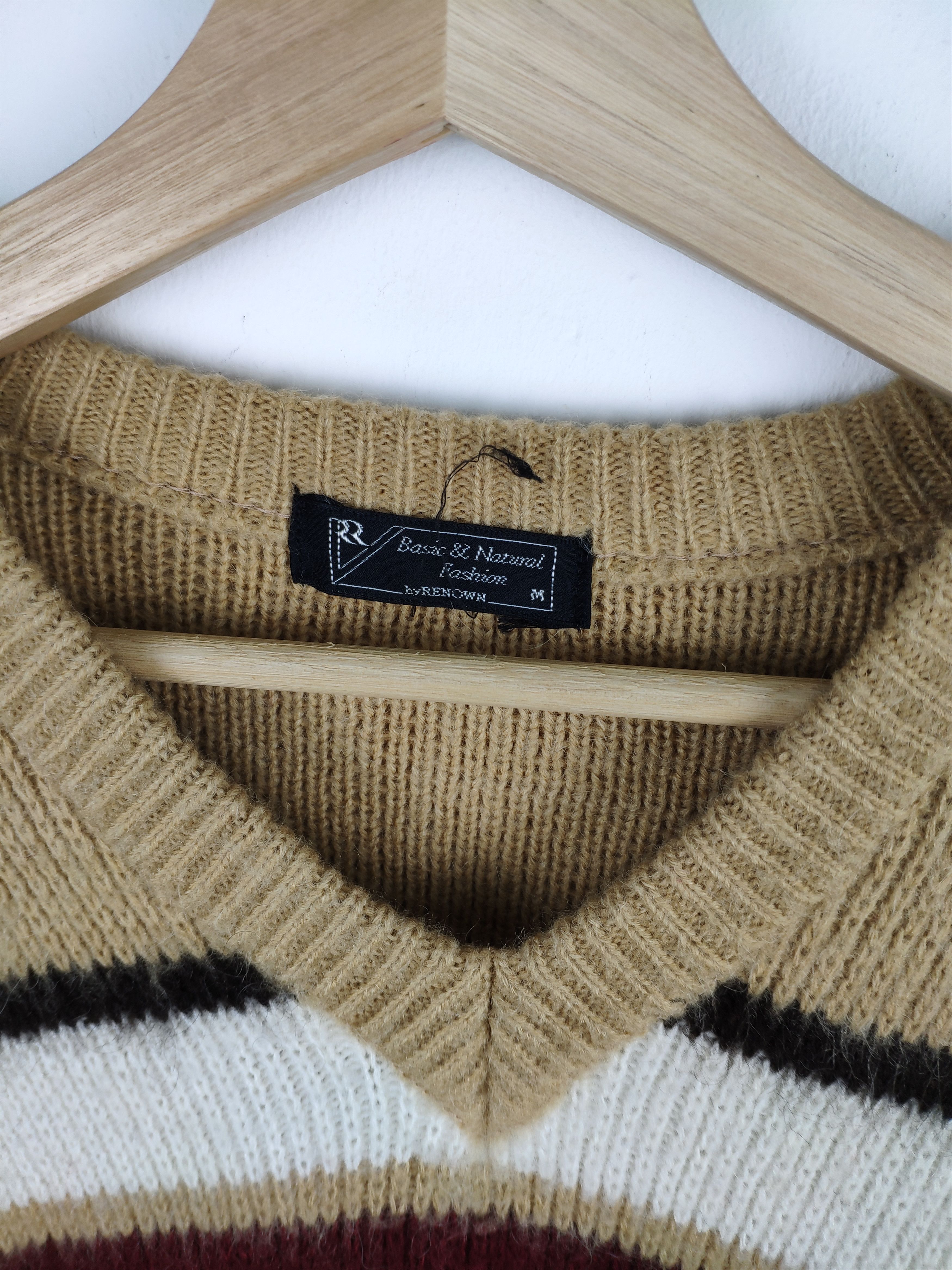 Aran Isles Knitwear × Japanese Brand × Vintage Steal 💥 Vintage Wool Knit Sweater V Neck Japanese Brand Size US S / EU 44-46 / 1 - 3 Thumbnail