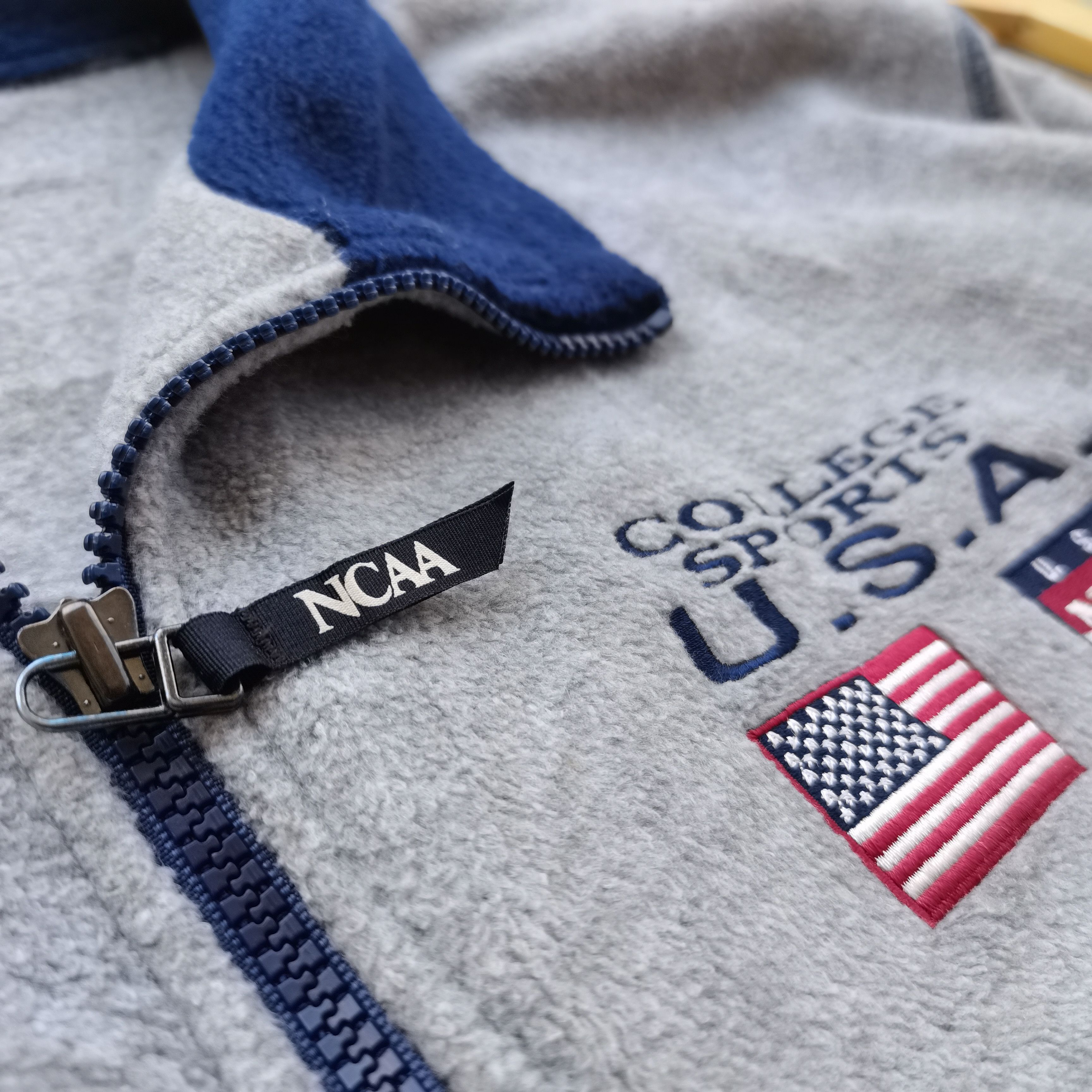 NCAA × Vintage NCAA COLLEGE SPORT U. S. A Fleece Jacket Size US M / EU 48-50 / 2 - 5 Thumbnail