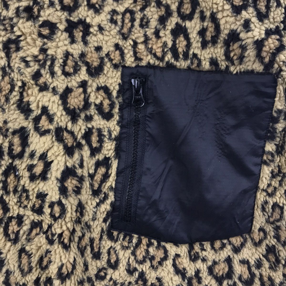 Japanese Brand BEAMS HEART Japanese Brand Leopard OverprintSherpaSweatshirt Size US M / EU 48-50 / 2 - 3 Thumbnail