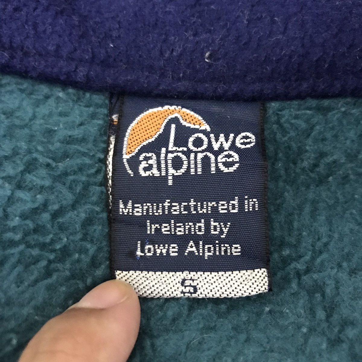 Vintage LOWE ALPINE Small Embroidered Logo Fleece Sweatshirt Size US S / EU 44-46 / 1 - 5 Thumbnail