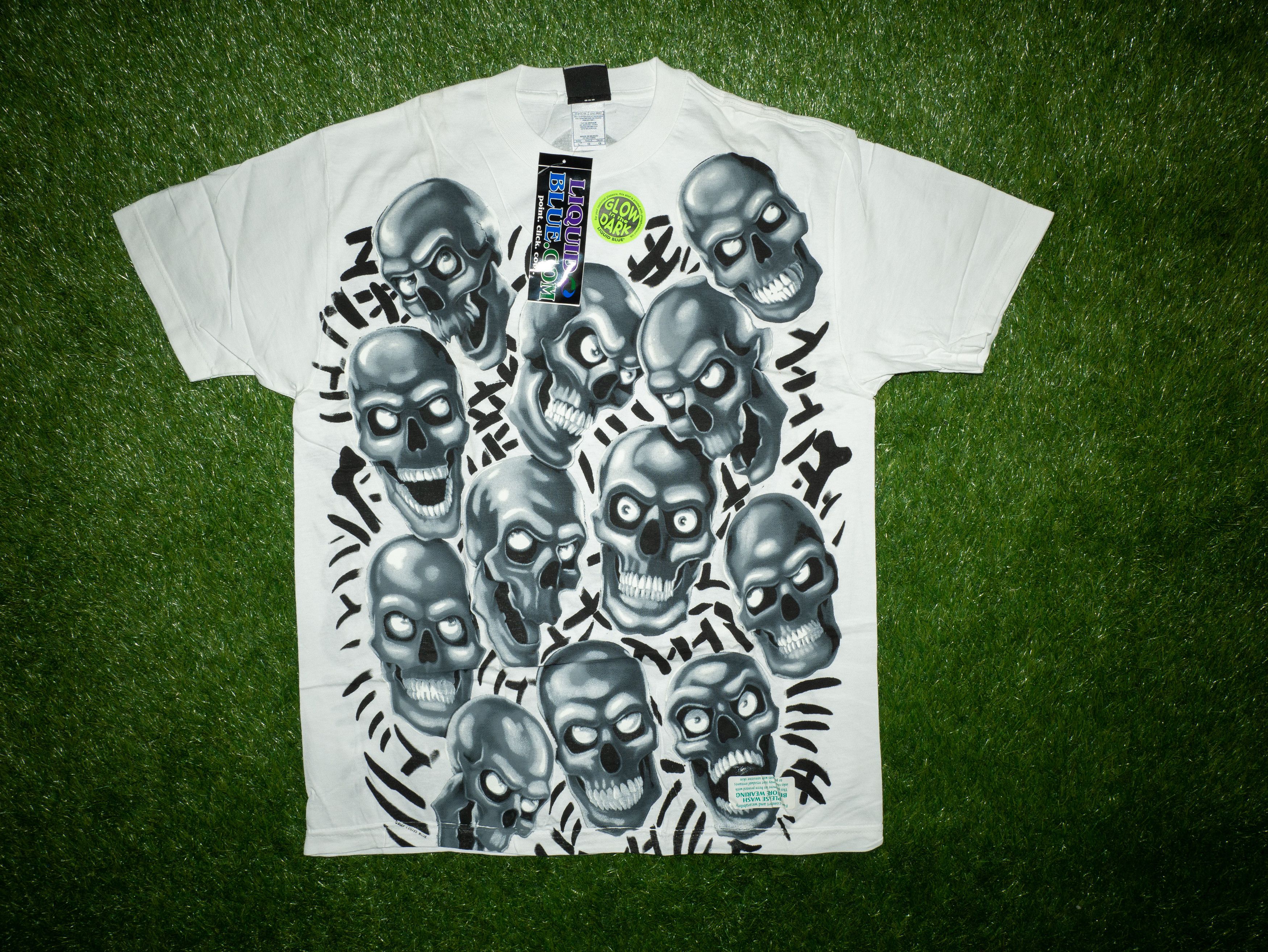 Liquid Blue Vintage Liquid Blue Skull Pile L T-Shirt NWT Size US L / EU 52-54 / 3 - 1 Thumbnail