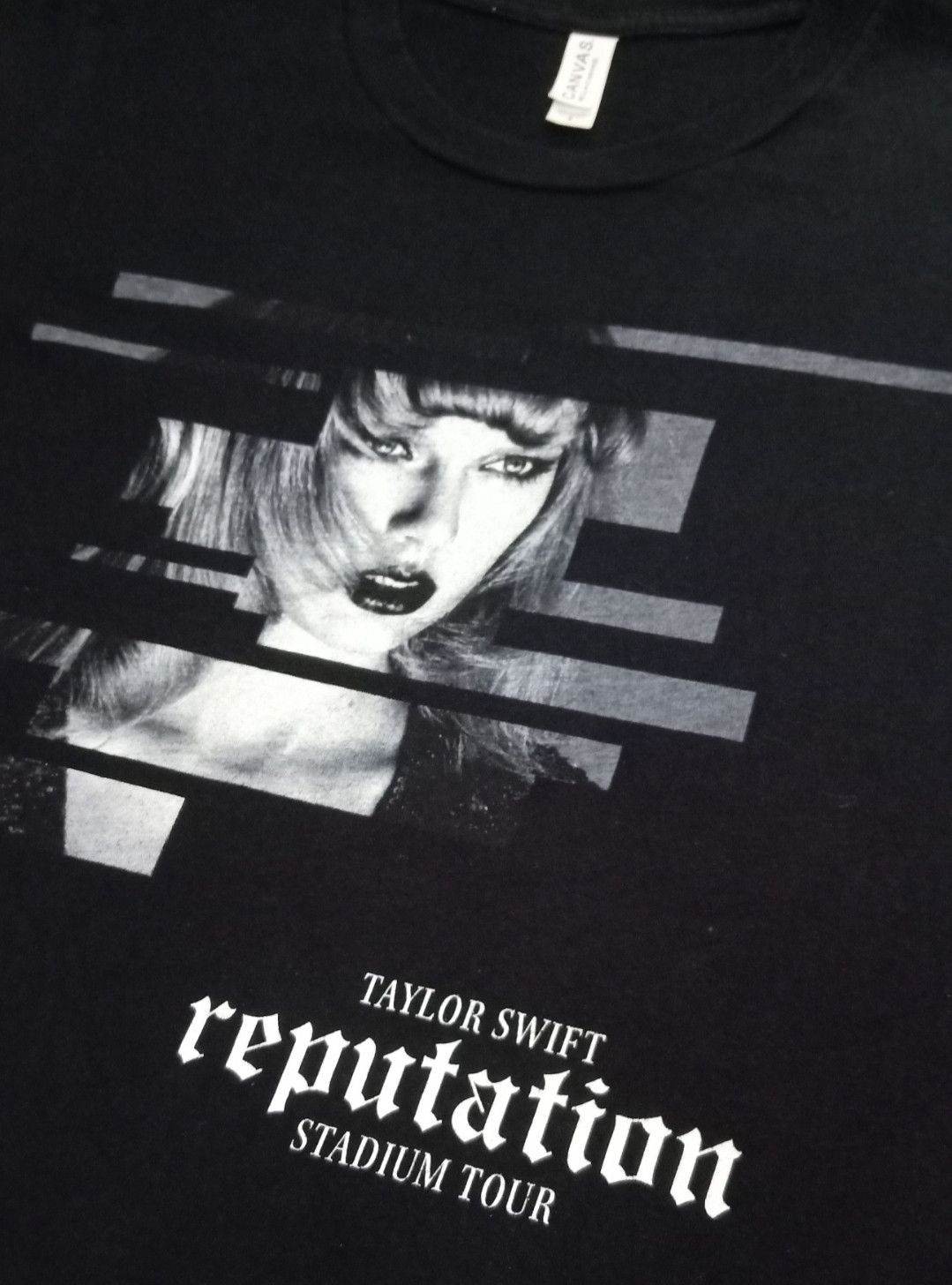 Band Tees Taylor Swift Reputation Stadium Tour T-shirt Size US S / EU 44-46 / 1 - 5 Thumbnail