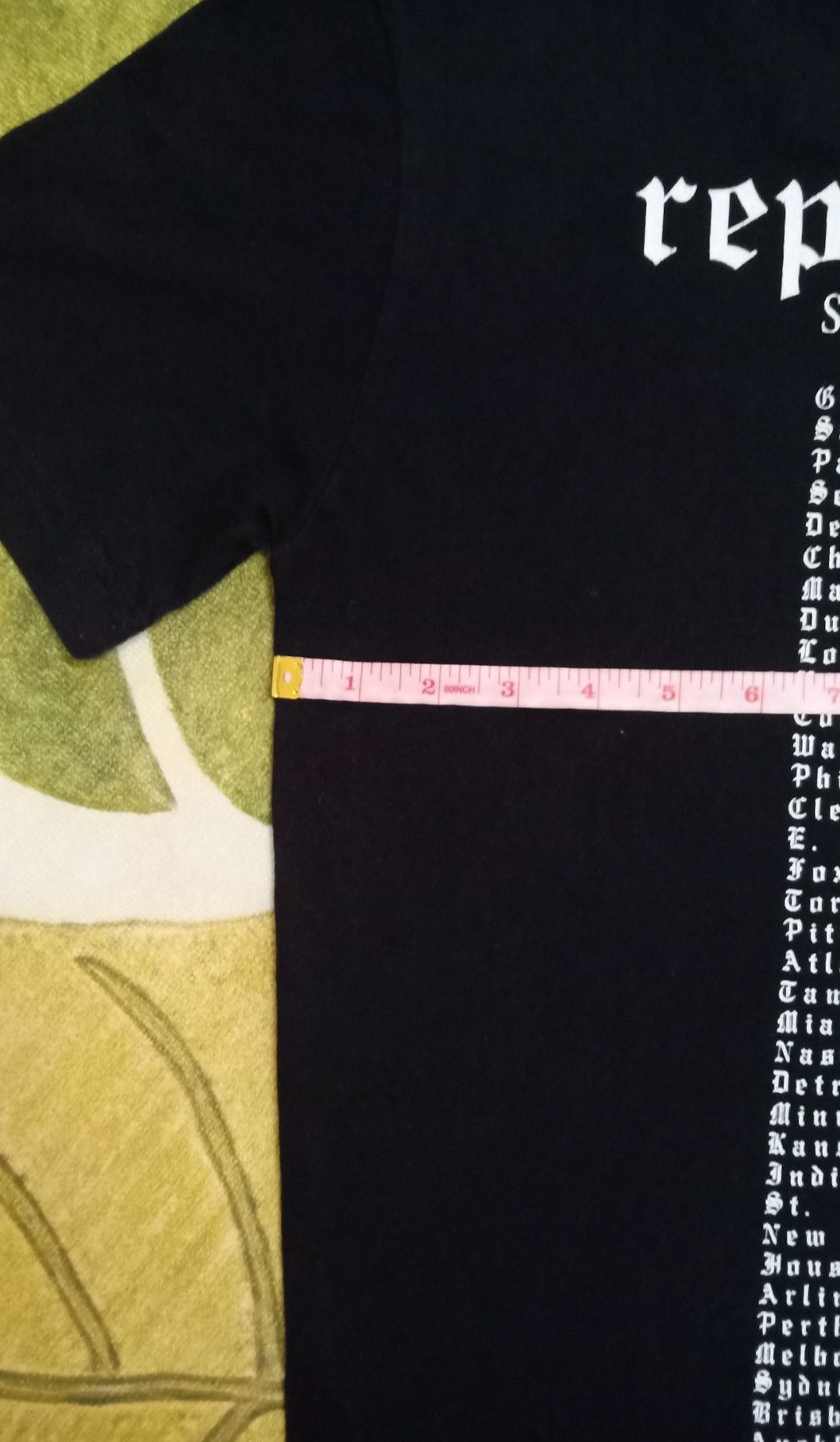 Band Tees Taylor Swift Reputation Stadium Tour T-shirt Size US S / EU 44-46 / 1 - 12 Thumbnail